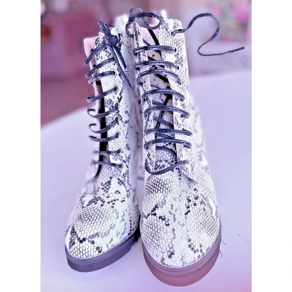 Chase + Chloe Women's Binx-1 Combat High Heel Ankle Boots Snakeskin Size 10 - Picture 4 of 8